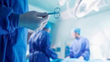 Шымкентте 24 жастағы жігітке 7 сағаттық күрделі ота жасалды