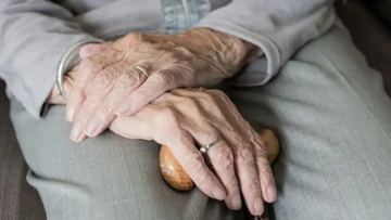 91 жастағы кейуананы соққыға жыққан күтуші полицияға жеткізілді