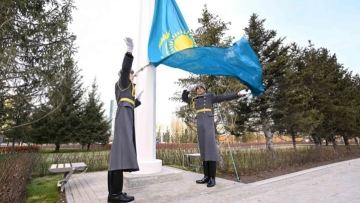 Президент Мемлекеттік ту көтеру рәсіміне қатысты