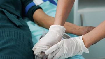 Жүргізуші рөлге ие бола алмай қалған: екі адам ауыр халде ауруханаға жеткізілді