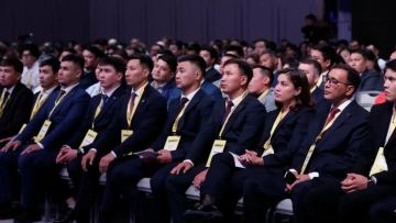 Астанада «Әділет» партиясының II съезі басталды: делегаттар партияның болашағын талқылауда