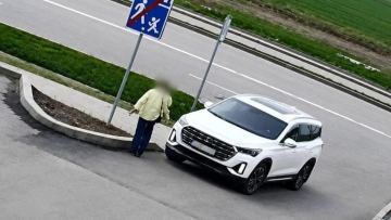 Куәліксіз көлік жүргізіп, адам өліміне әкелген әйелдің жазасы кейінге шегерілді