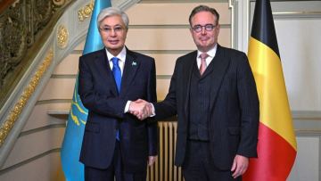 Мемлекет басшысы Бельгия Премьер-министрі Барт де Вевермен кездесті