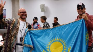 Энрике Иглесиас қазақ жанкүйерлеріне қазақша сәлем жолдады