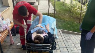 Алматыда әйел көпқабатты үйдің ауласында босанып қалды