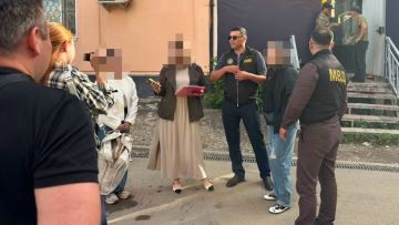 «Zorlady dep aryz jazamyn»: Aqtóbede bopsalaýǵa kúdikti áiel qolǵa tústi