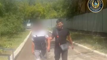 Qaraǵandyda zeinetkerdiń altyn alqasyn julyp ketken kúdikti ustaldy