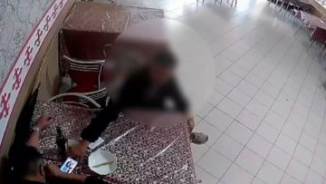 Dámhanada uiyqtap qalǵan adamnyń telefonyn urlaǵan kúdikti ustaldy