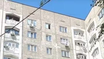 الماتىدا 40 جاستاعى ەيەل توعىزىنشى قاباتتىڭ تەرەزەسٸنەن قۇلاپ قازا تاپتى