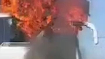 بقو-دا اۆتوبۋس ٶرتەنٸپ كەتتٸ (ۆيدەو)