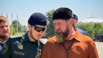 Рамзан Қадыровтың 18 жастағы ұлы лейтенант шеніне сай погон тағып жүр