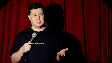 «10 күннен кейін қайта кездесеміз»: Астанада стендапер Ғалым Қалиақбаровтың концерті тоқтатылды