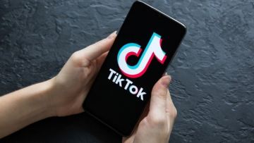 Қарағандыда 56 жастағы ер адам TikTok-та әйел кейпіне еніп, заңсыз контент таратқан
