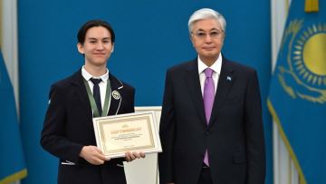 Toqaev halyqaralyq olimpiada jeńimpazdaryna qarjylai syiaqy sertifikattaryn tabystady