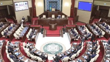 قۇرىلتاي دەپۋتاتتارى انت بەرە باتادى