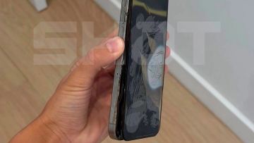 جادى تولىپ قالعان iPhone سمارتفونى 25 جاستاعى قىزدىڭ قولىندا ٶرتەنٸپ كەتتٸ