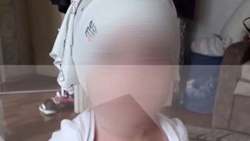 ماس ەكە بٸر جاسار قىزىن سوققىعا جىقتى