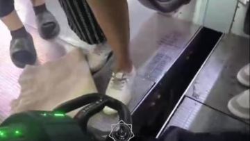 Семейдегі сауда орталығында әйелдің аяғы эскалаторға қысылып қалды