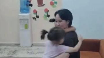 Ақбаян Мұқанғалиеваның балалармен қауышқан сәтінің видеосы тарады