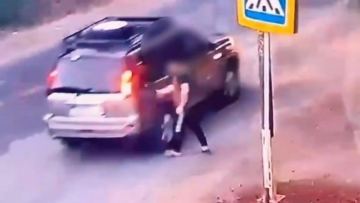 Ақтөбеде ер адам көлік қаққандай болып, жүргізушілерден 450 мың теңге алған