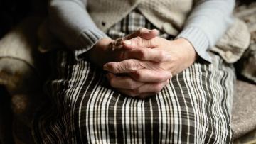 اقتٶبەدە ەجە قايتىس بولعان ۇلىنىڭ بالالارى مەن كەلٸنٸنە تٶلەنگەن 25 ميلليون تەڭگەنٸ يەمدەنٸپ كەتكەن