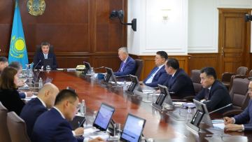 Олжас Бектенов Президенттің «Таза Қазақстан» экологиялық акциясы аясында берген тапсырмаларын жүзеге асыру мәселелері жөнінде кеңес өткізді