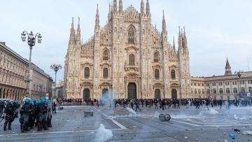 Italiiada qymbatshylyqqa qarsy jappai narazylyqtar ótti