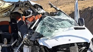 Жантүршігерлік жол апаты: Жетісуда екі адам қаза тауып, 10 жолаушы жарақат алды