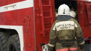 Астанада көпқабатты үй өртенді: құтқарушылар екі баланы аман алып шықты