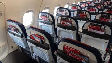 Konditsionersiz ushaqta 45 minýt qamaldy: jolaýshy FlyArystan-dy sotta jeńdi