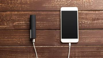 Telefondy túnde zariadtaýǵa bola ma: Órttiń aldyn alatyn mańyzdy erejeler