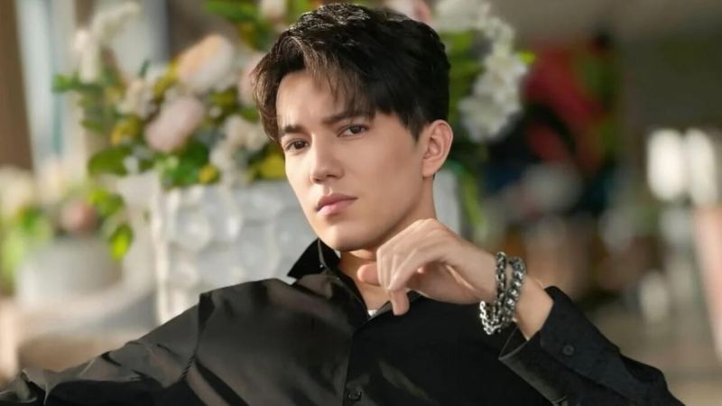 «Sender erkek emes — malsyńdar»: Dimash Qudaibergen áielge qol kóteretinderdi synady