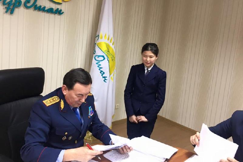 قالمۇحانبەت قاسىموۆ 9 جاسار مەيٸرگٷلگە بەرگەن ۋەدەسٸن ورىندادى