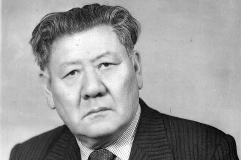 Өлеңмен өрілген отты жылдар
