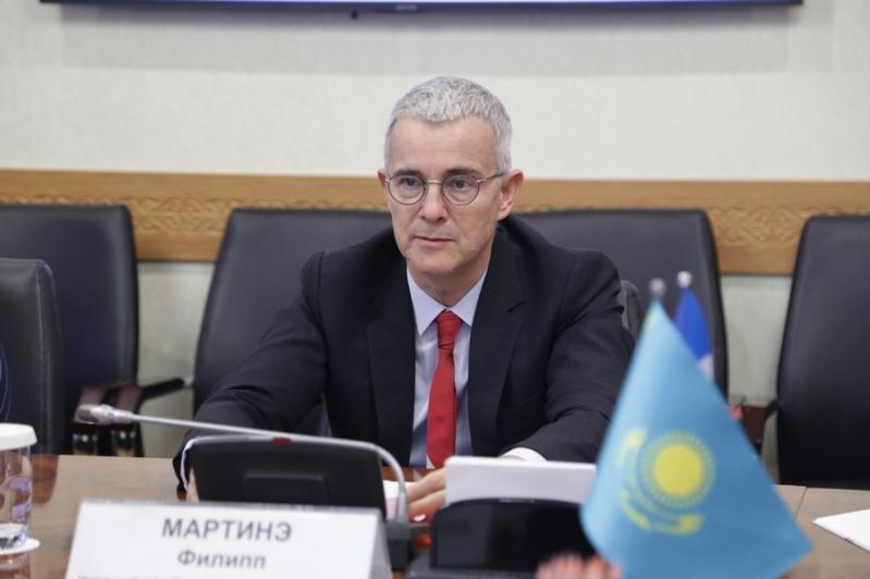 Frantsiia men Qazaqstannyń prezidenttik institýttary uqsas – Filipp Martine