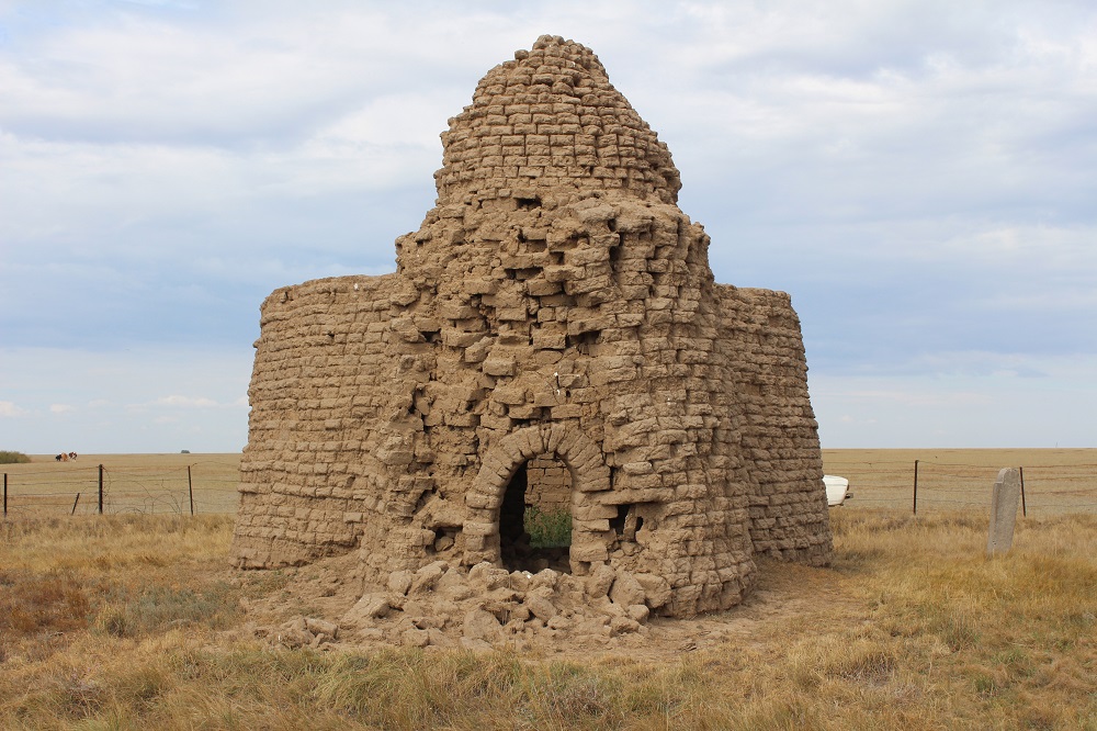Aqmola oblysynyń kieli oryndary: Qabanbai batyr kesenesi, Bespaqyr mazary