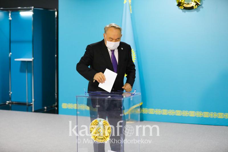 Назарбаев ҚХА-дан ұсынылған Мәжіліс депутаттығына кандидаттарға дауыс берді
