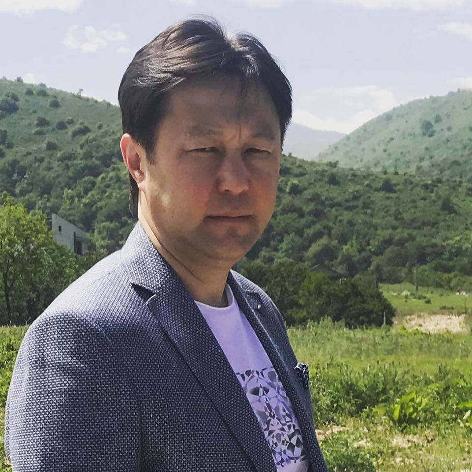 Ақберен Елгезек. Қылыштың орнын қалам басты, найзаның орнын білім басты