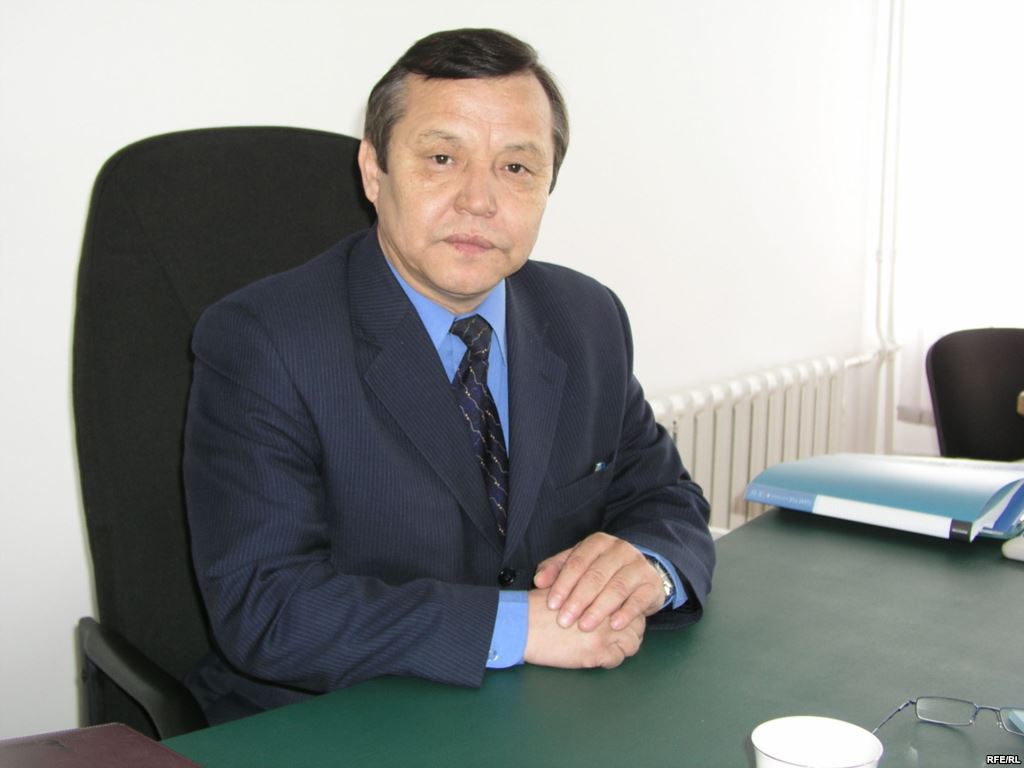 Мейірхан Ақдәулетұлы. Құмға түскен ізіңді құлай сүйгем...