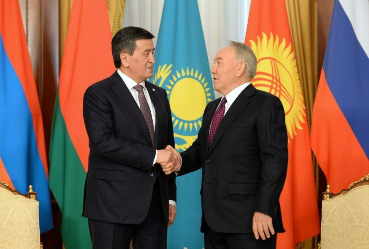 Sooronbai Jeenbekov telefonmen sóilesý barysynda Elbasynyń tezirek saýyǵyp ketýin tiledi