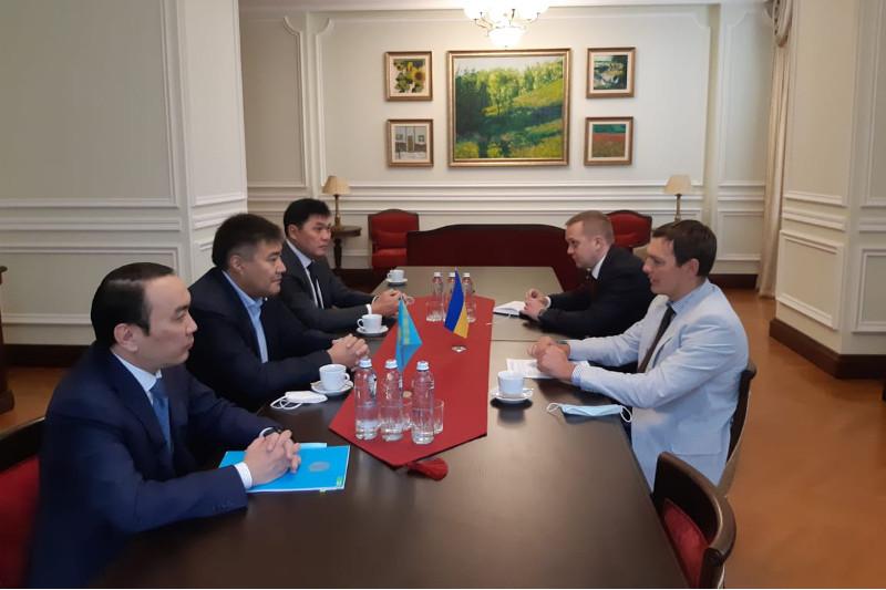 Қазақстан мен Украина көлік және коммуникация мәселелерінде келіссөздер өткізеді