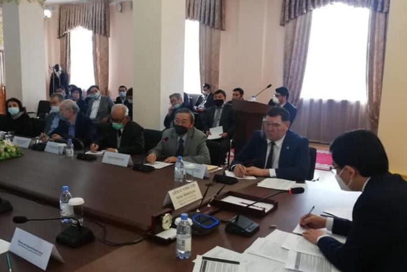 بعم: قازاقستان تاريحى بويىنشا بازالىق مەكتەپ وقۋلىعىن دايارلاۋ مەسەلەسٸ تالقىلاندى