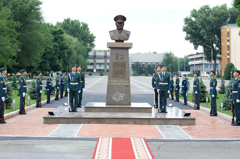 Құрлық әскерлерінің әскери институтына Сағадат Нұрмағамбетовтің есімі берілді