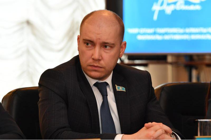 «Nur Otan» praimerizi: Almatyda úmitkerlerdiń 25% - jastar