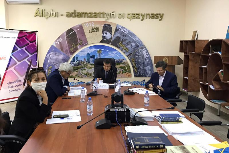 ۇلتتىق كوميسسييانىڭ جۇمىس توبى لاتىن گرافيكاسىنا كٶشۋ مەسەلەلەرٸن تالقىلادى
