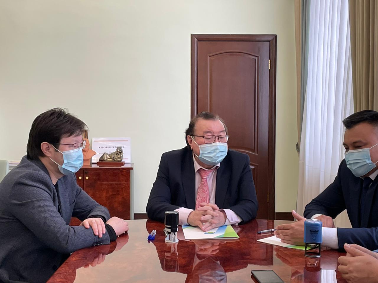 Jazýshylar odaǵy men Almaty qalasy mýzeiler birlestigi yntymaqtastyq týraly memorandýmǵa qol qoidy