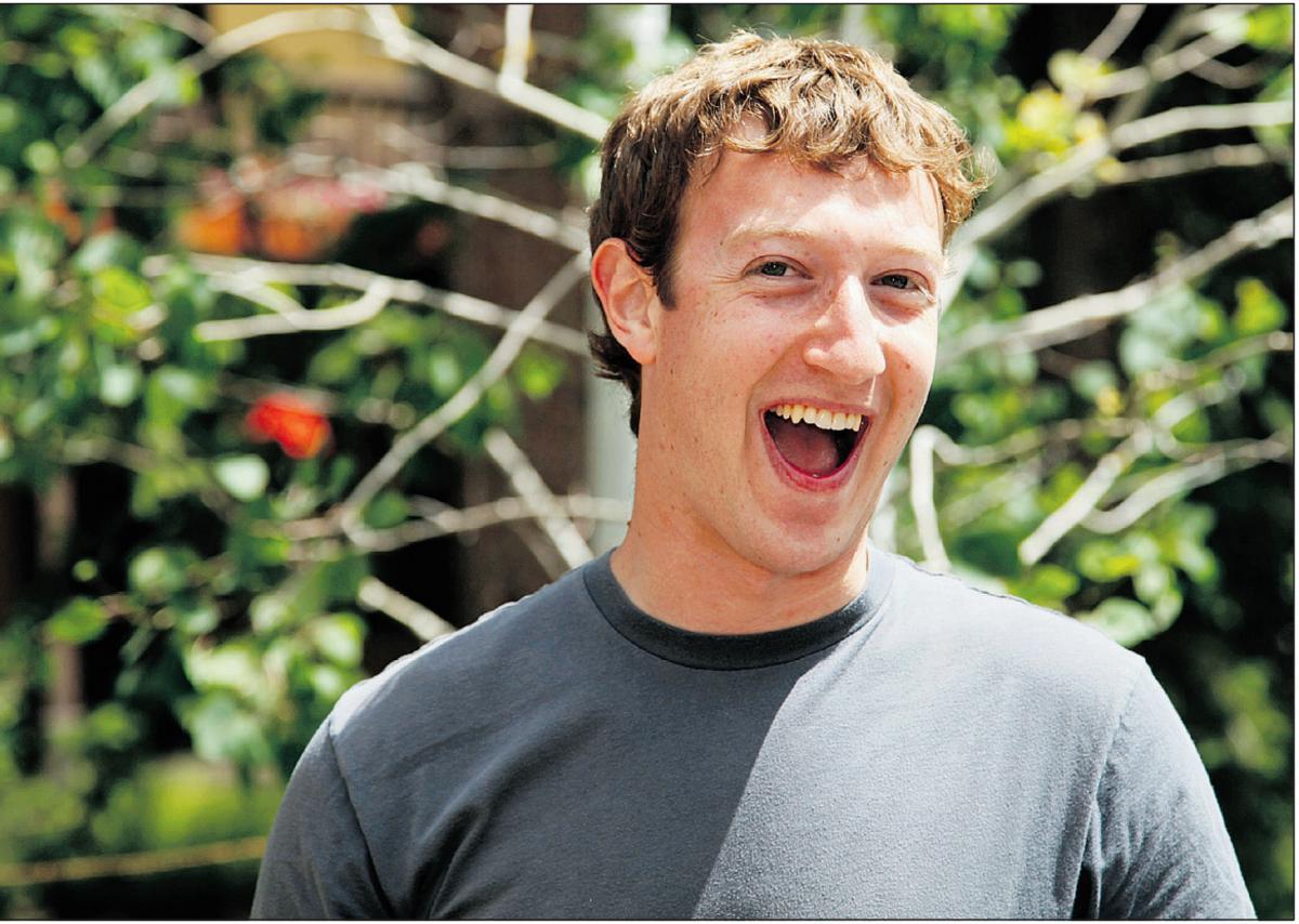 اكتسيونەرلەر تسۋكەربەرگتٸ Facebook ەلەۋمەتتٸك جەلٸسٸنٸڭ باسشىسى قىزمەتٸنەن الىپ تاستاۋدى ۇسىندى