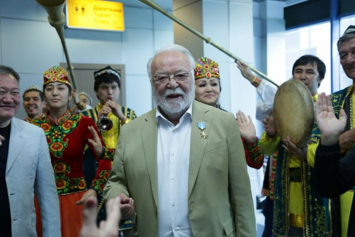 Асанәлі Әшімов: Кішкентай ғана жақсылық - адамға өмір сыйлайды (Видео)