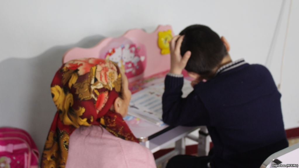 7 جاسار بالا ەجەسٸمەن بٸرگە شىمكەنتتەن استاناعا ۇشىپ كەلدٸ (ۆيدەو)