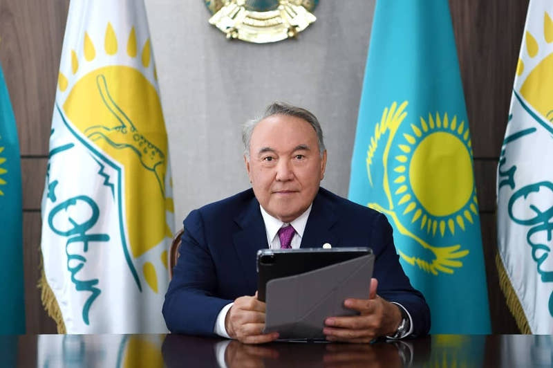 Nursultan Nazarbaev praimerizdegi onlain daýys berýge qatysty